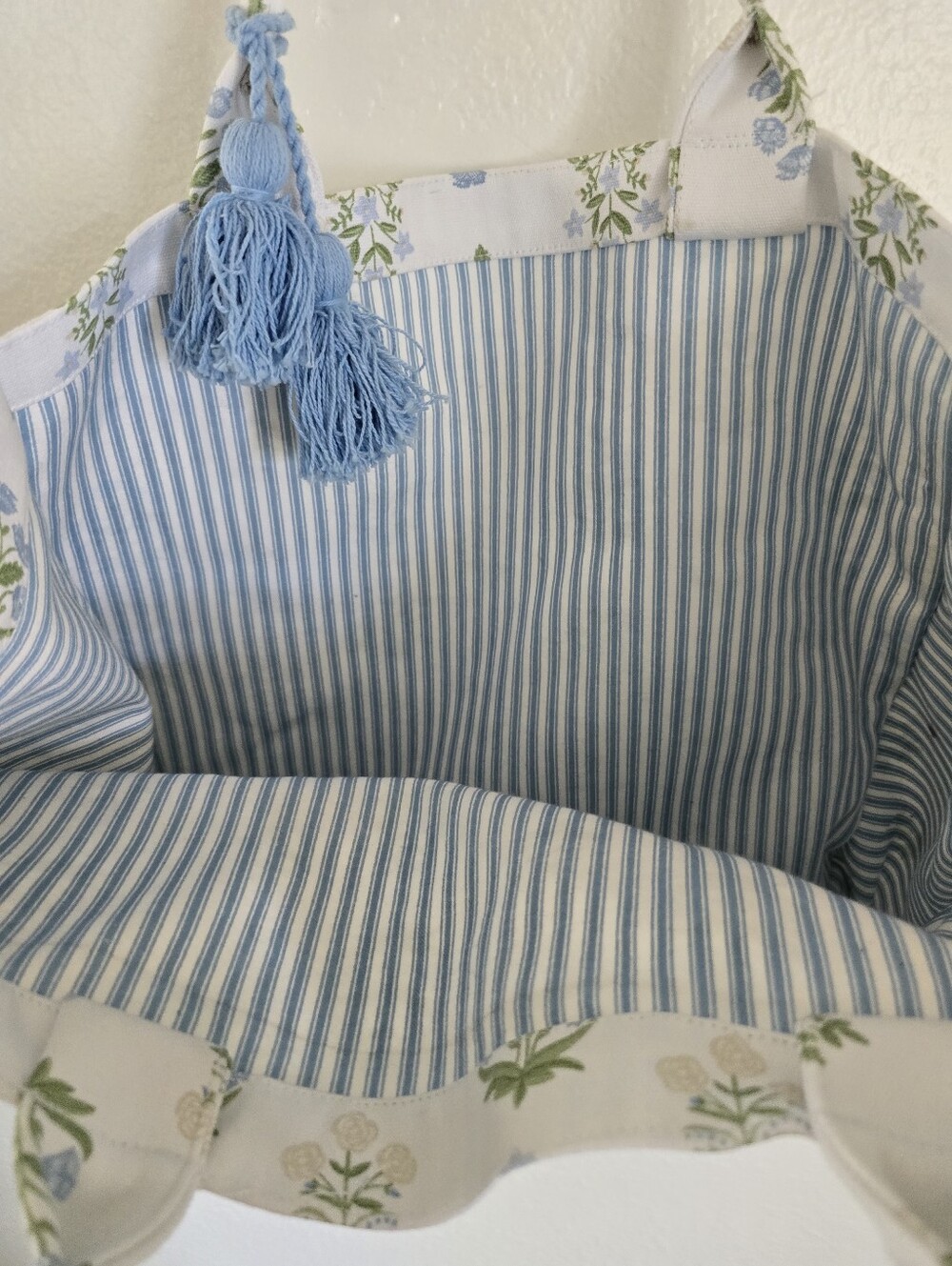 Studio Montrose Floral Reusable Tote Bag - White with Blue & Green Print NWT - Picture 3 of 6